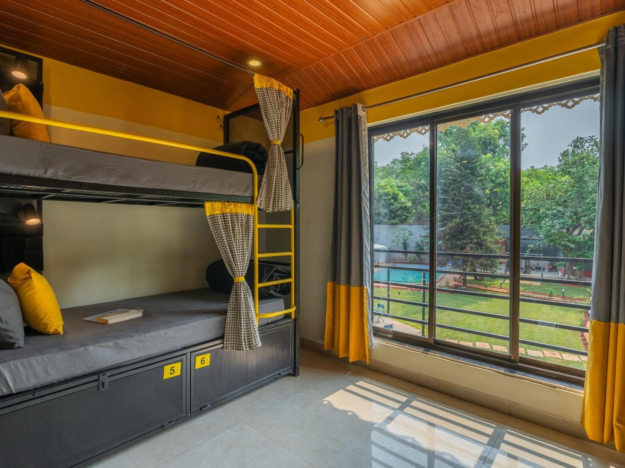 The Hosteller Lonavala, City Centre Ngoại thất bức ảnh